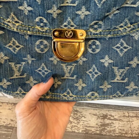 Louis Vuitton Sac Plat Denim Shopping Tote - Picture 11 of 15
